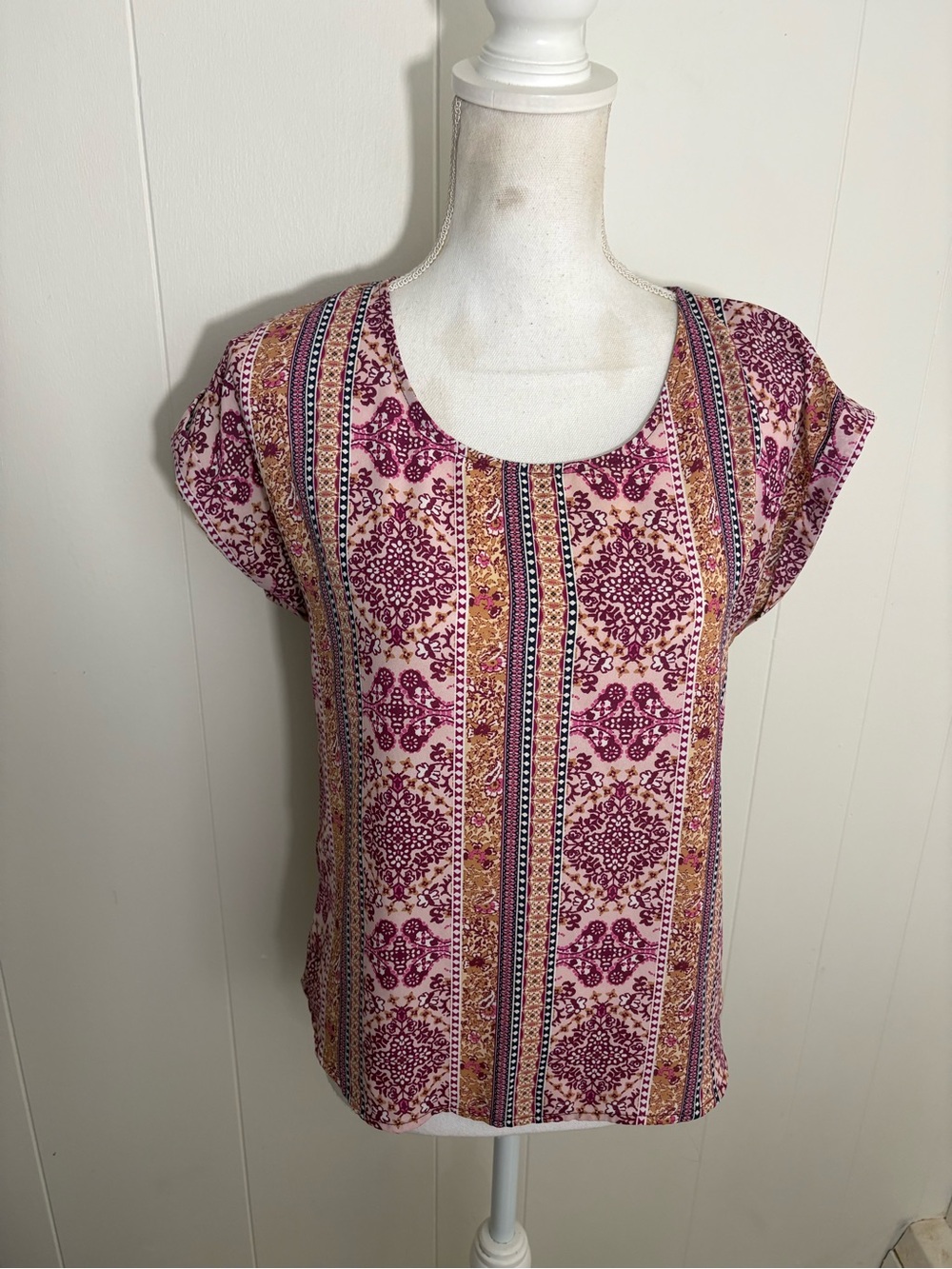Pink Rose Pink and Gold Medallion Print Short Sleeve Scoop Neck Top
